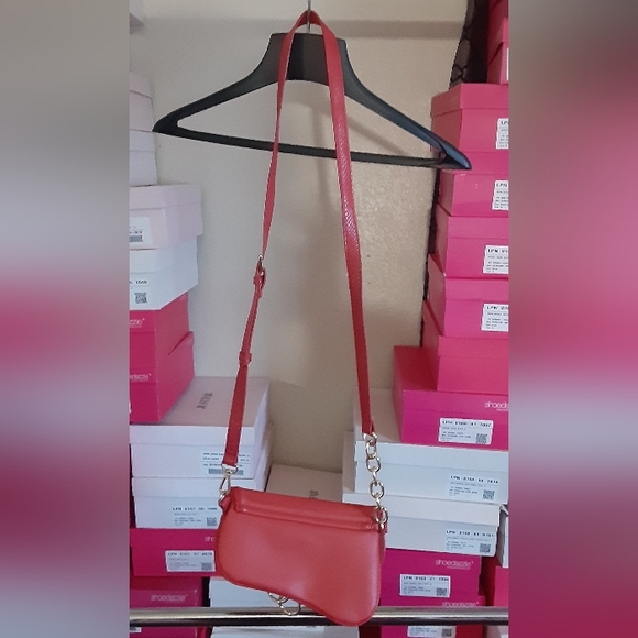 Small red button purse - Picture 2 of 2